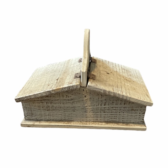 Vintage Farmhouse Storage Decor